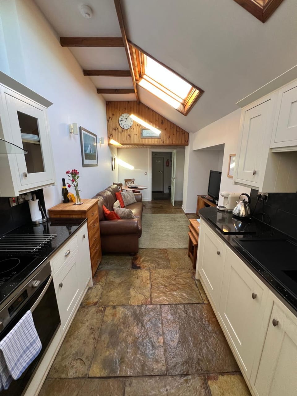 Kitchen or kitchenette, Living room, Seating area