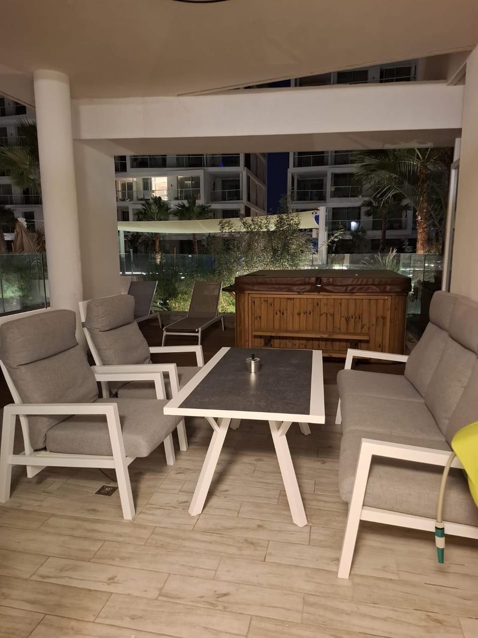 42 סוויטת גן 2 חדרים עם ג'קוזי מפנק במרפסת Apartment in Eilat