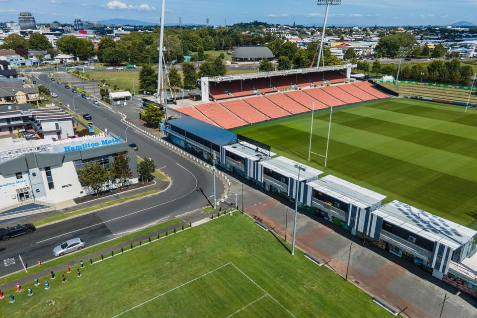 Property building, Facade/entrance, Day, Neighbourhood, Natural landscape, Bird's eye view, City view, Location