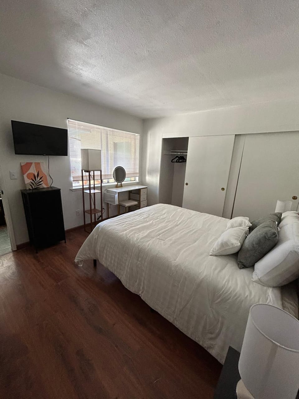 Pet friendly 3BR Spacious Home EV Apartment in Riverside