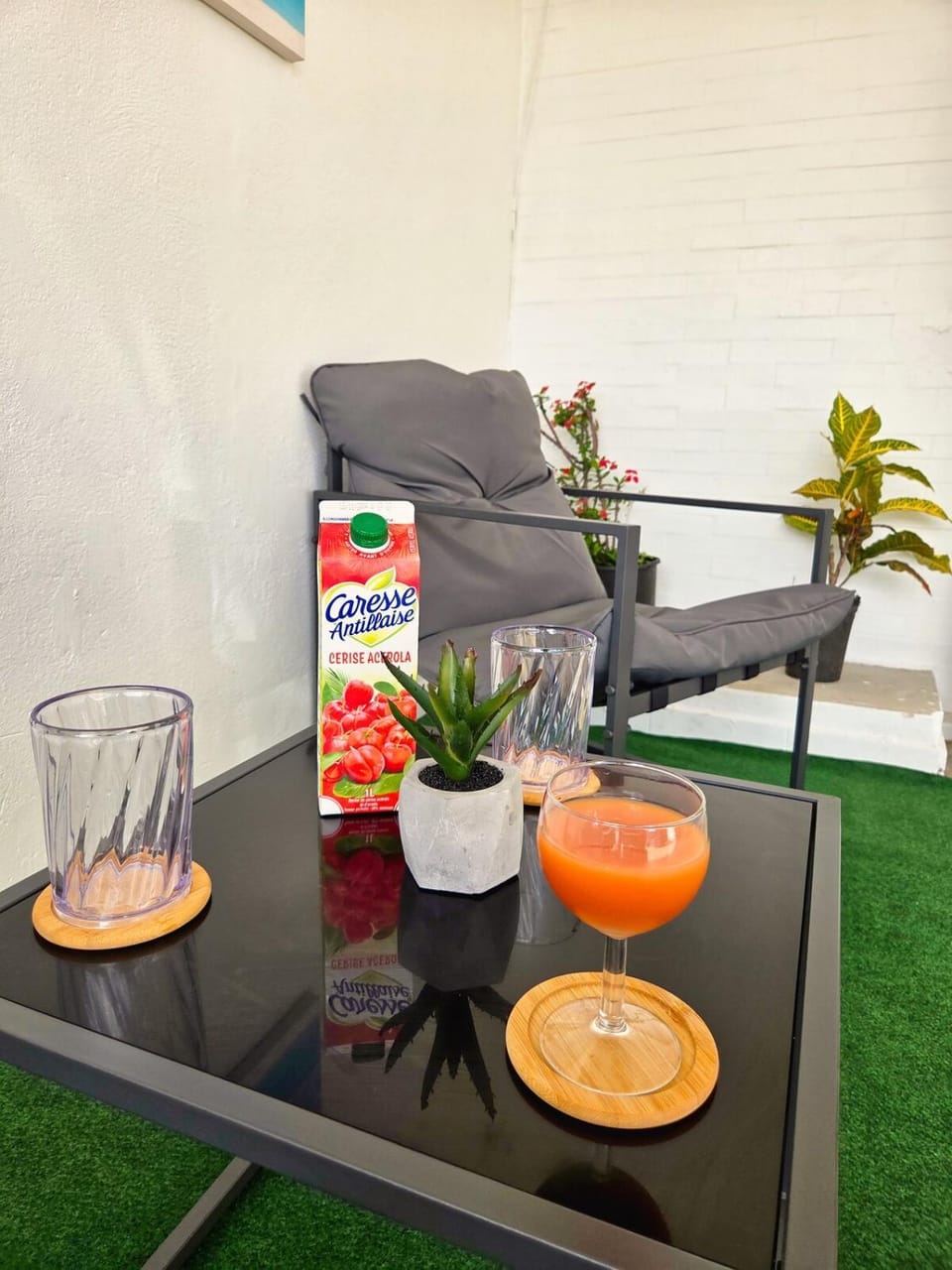 Facade/entrance, Balcony/Terrace