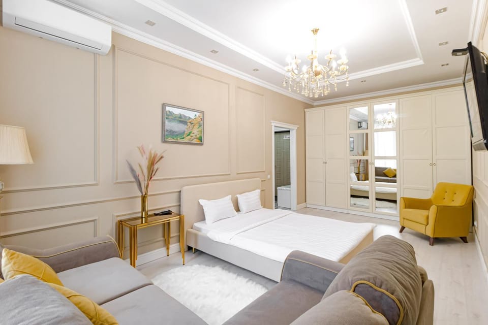 Bed, TV and multimedia, Photo of the whole room, Seating area, Bedroom, air conditioner