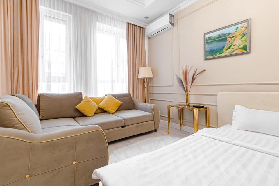 Bed, Photo of the whole room, Seating area, Bedroom, air conditioner