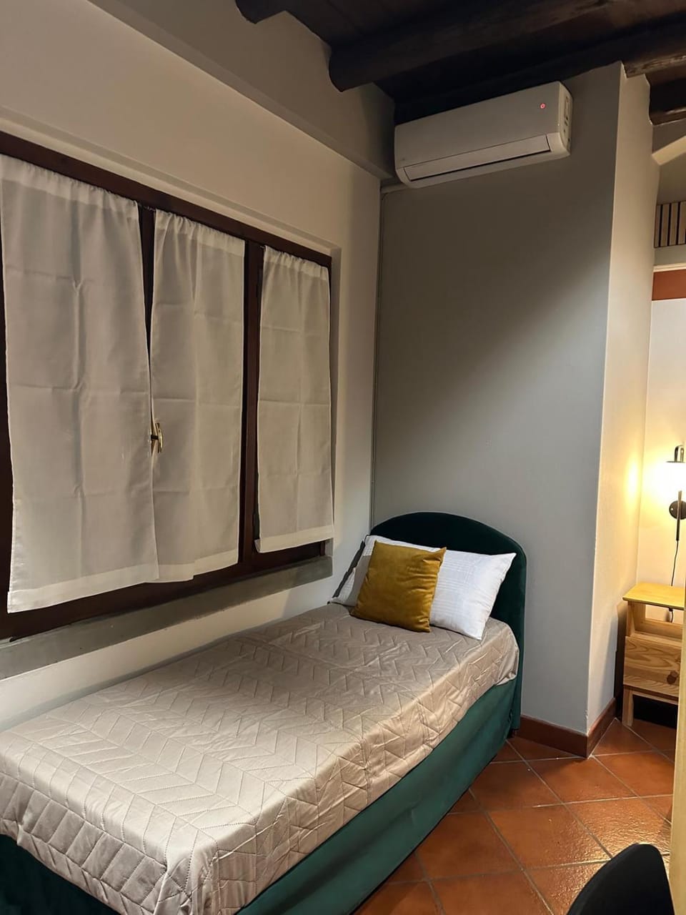 Bed, Photo of the whole room, Bedroom, air conditioner