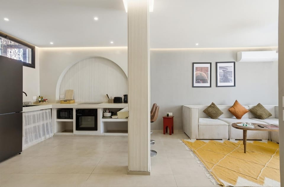 Kitchen or kitchenette, Living room