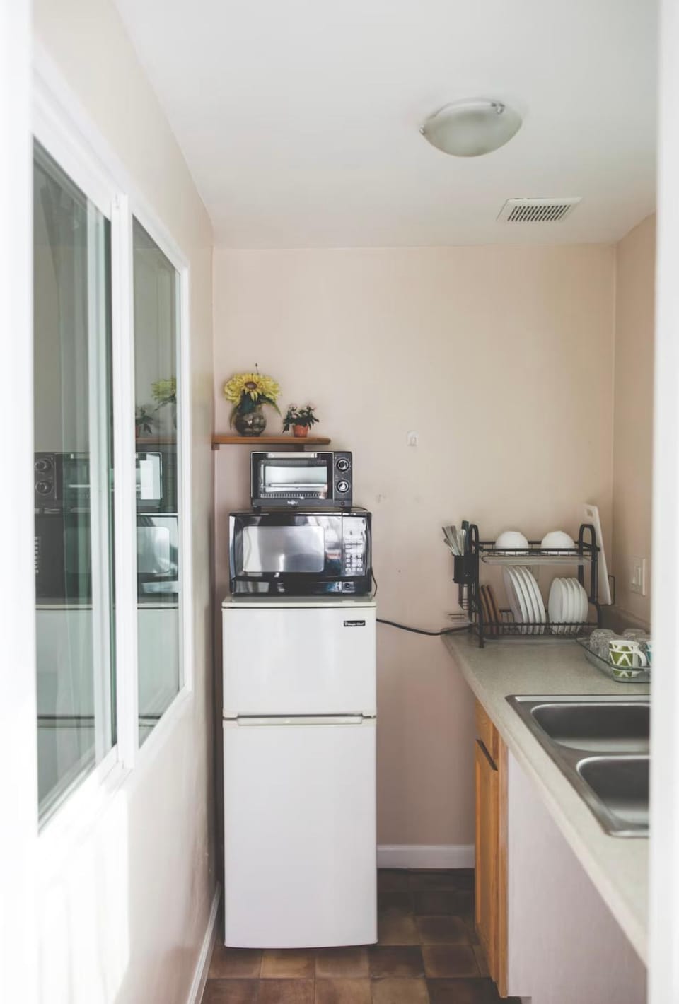 Kitchen or kitchenette, microwave, oven