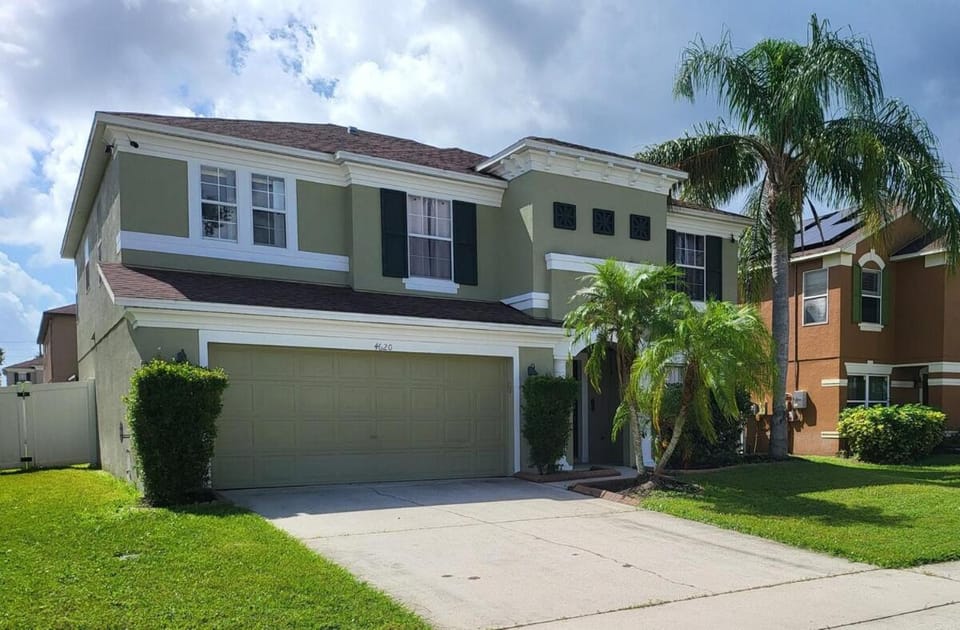 The Royal Oaks House in Poinciana