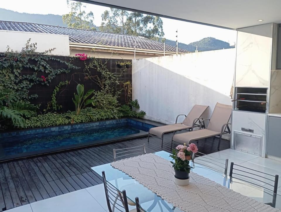 Casa com piscina em Camboriú House in Camboriú