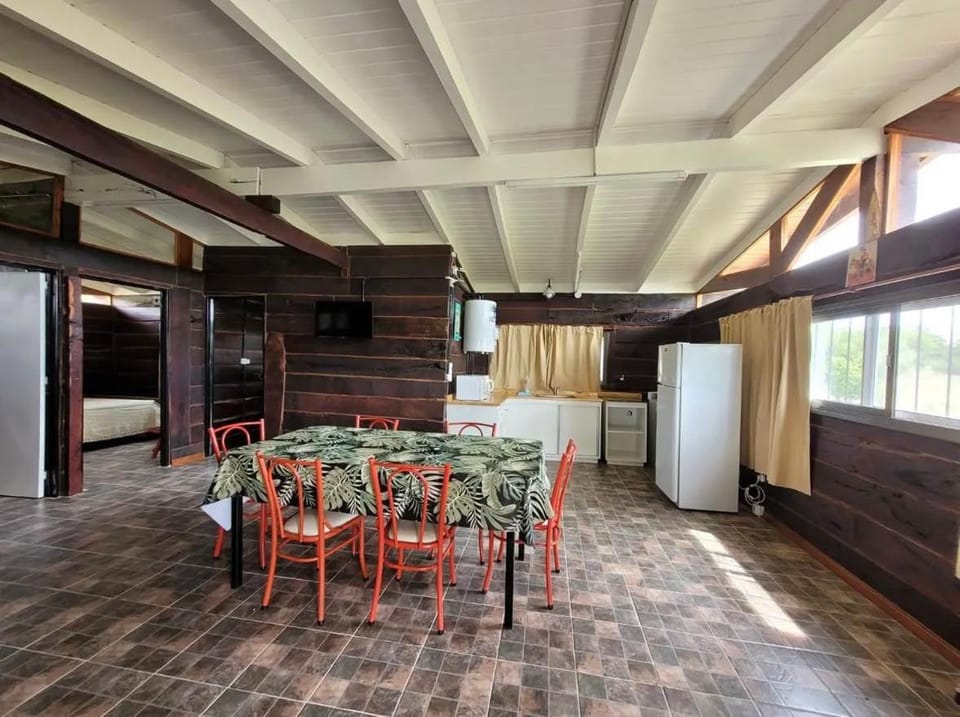 Kitchen or kitchenette, Dining area, pet friendly