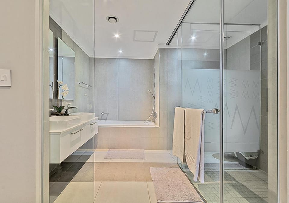 Shower, Toilet, Bathroom, Bath, towels