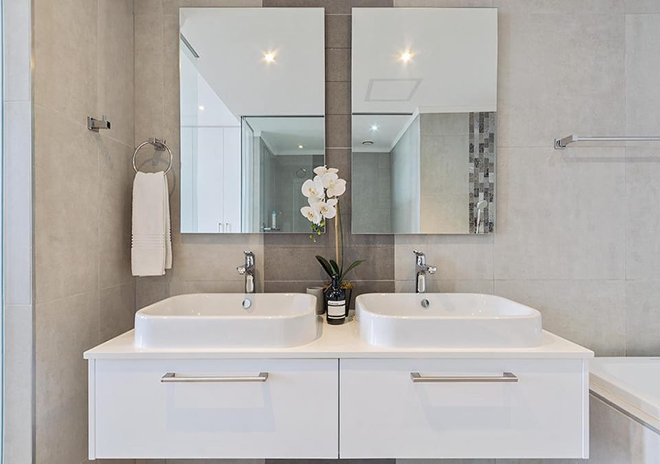 Bathroom, towels