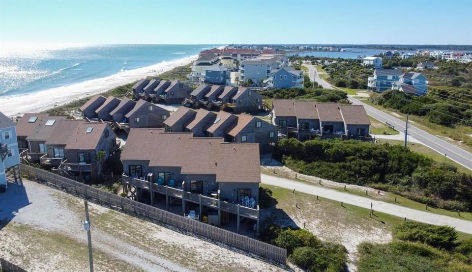 Coastal Charm Awaits in Tiki Time on Topsail! Apartment in North Topsail Beach
