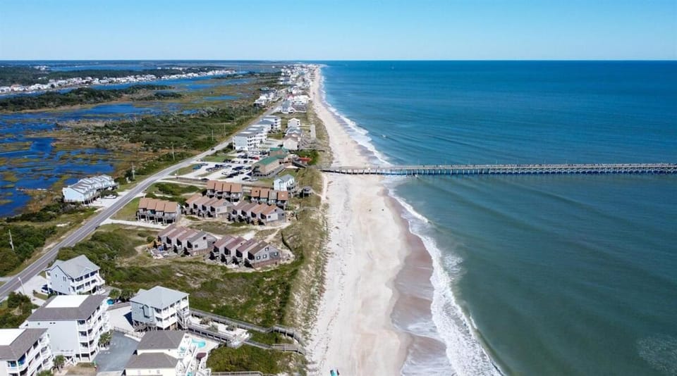Coastal Charm Awaits in Tiki Time on Topsail! Apartment in North Topsail Beach