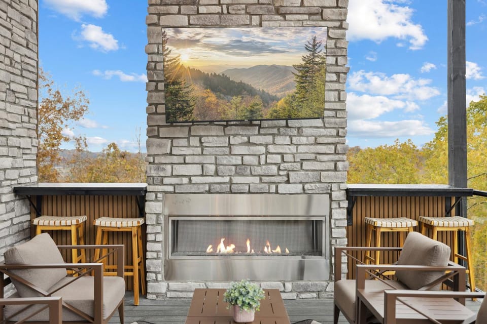 TV and multimedia, Balcony/Terrace, fireplace