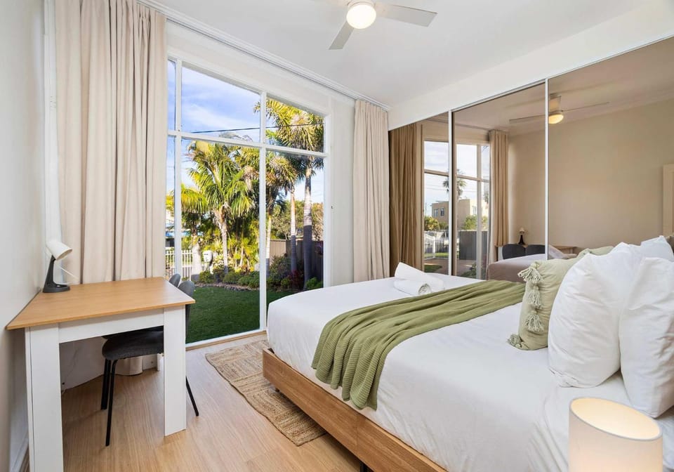 Bed, Bedroom