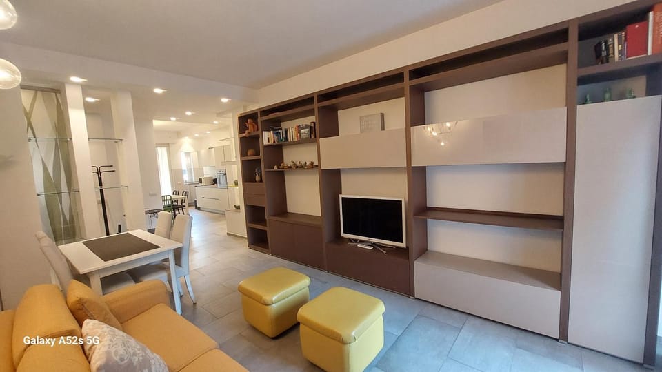 Communal lounge/ TV room, Kitchen or kitchenette, Living room, Seating area