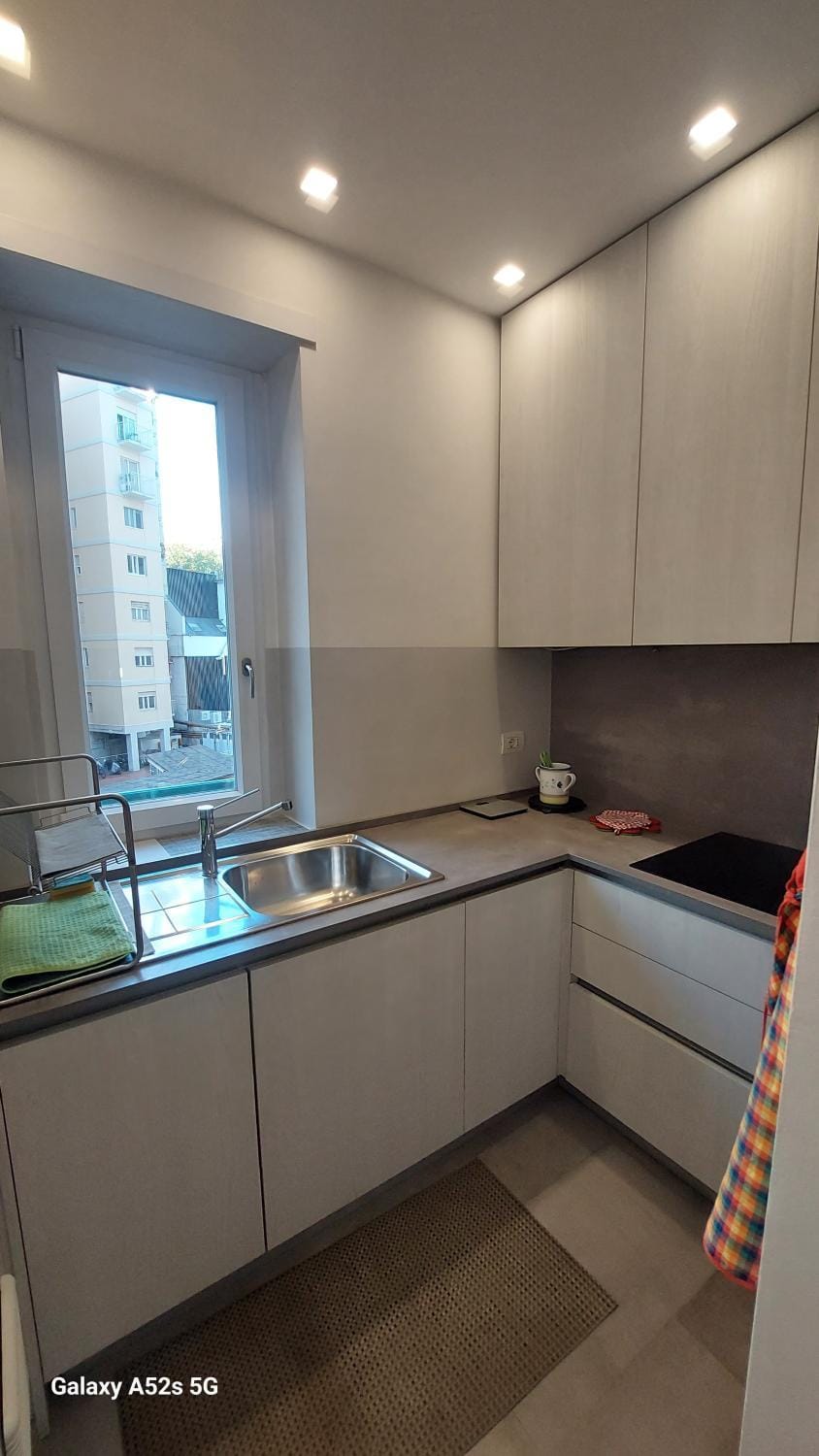 Kitchen or kitchenette, dishwasher, stove