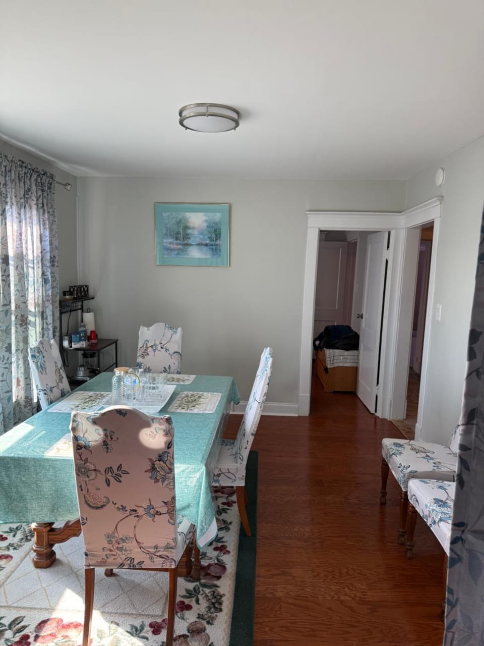 Photo of the whole room, Seating area, Dining area