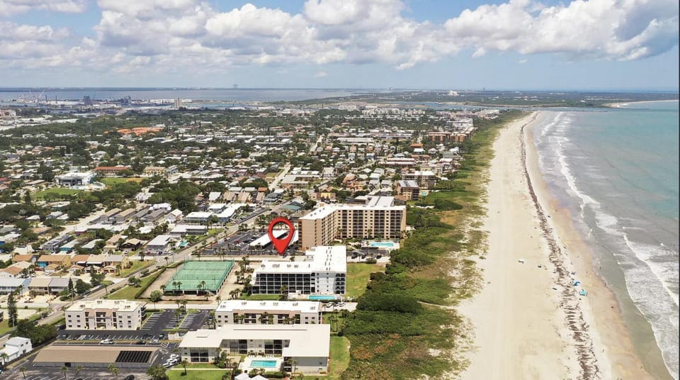 Property building, Bird's eye view, Beach, Location
