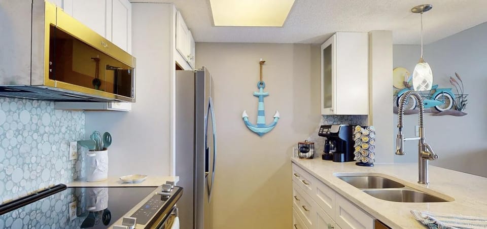 Kitchen or kitchenette, dishwasher, stove