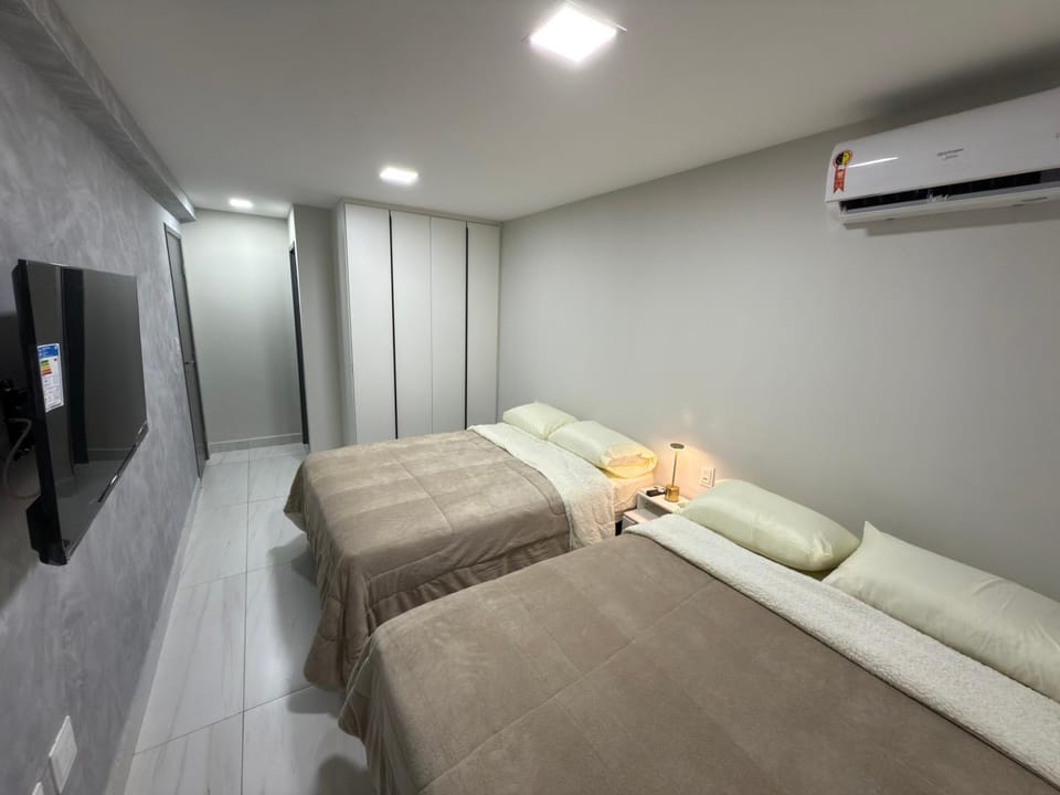 Bed, TV and multimedia, Photo of the whole room, Bedroom, air conditioner