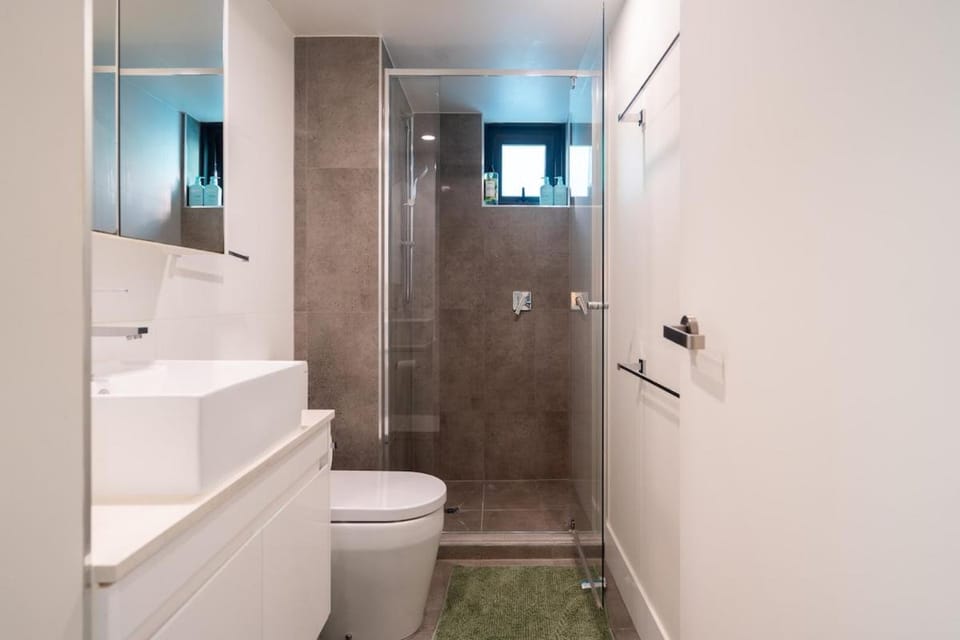 Walk to South Brisbane & Convention Centre Apartment in Brisbane City