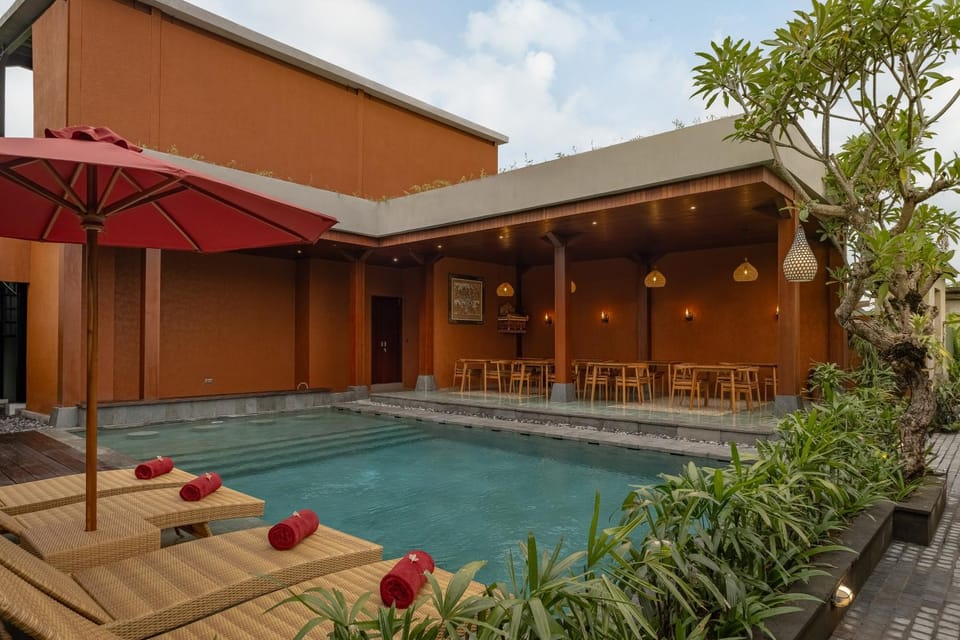 Property building, Restaurant/places to eat, Swimming pool