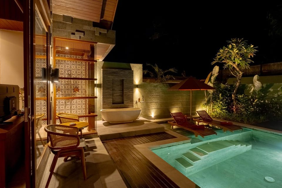 Patio, Night, Natural landscape, View (from property/room), Balcony/Terrace, Pool view, Swimming pool, sunbed