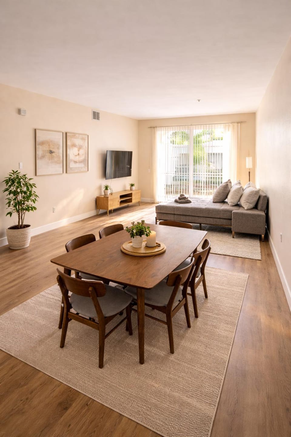 Resort Style 1 & 2 Bedroom Living Near Venice & MDR with Pool & Gym Apartment in Marina del Rey