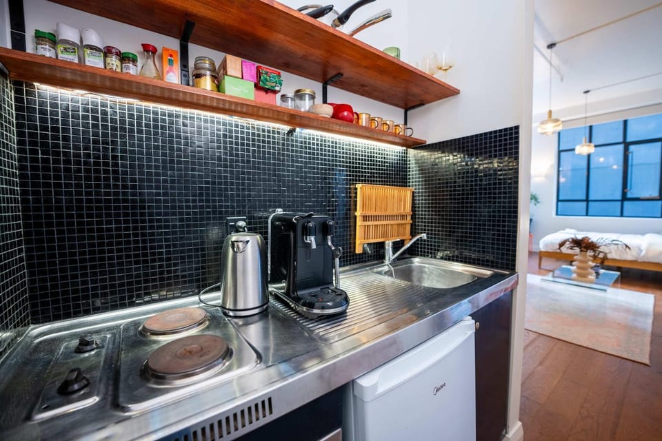 Charming City Nook Steps From Everything Queen St Apartment in Auckland