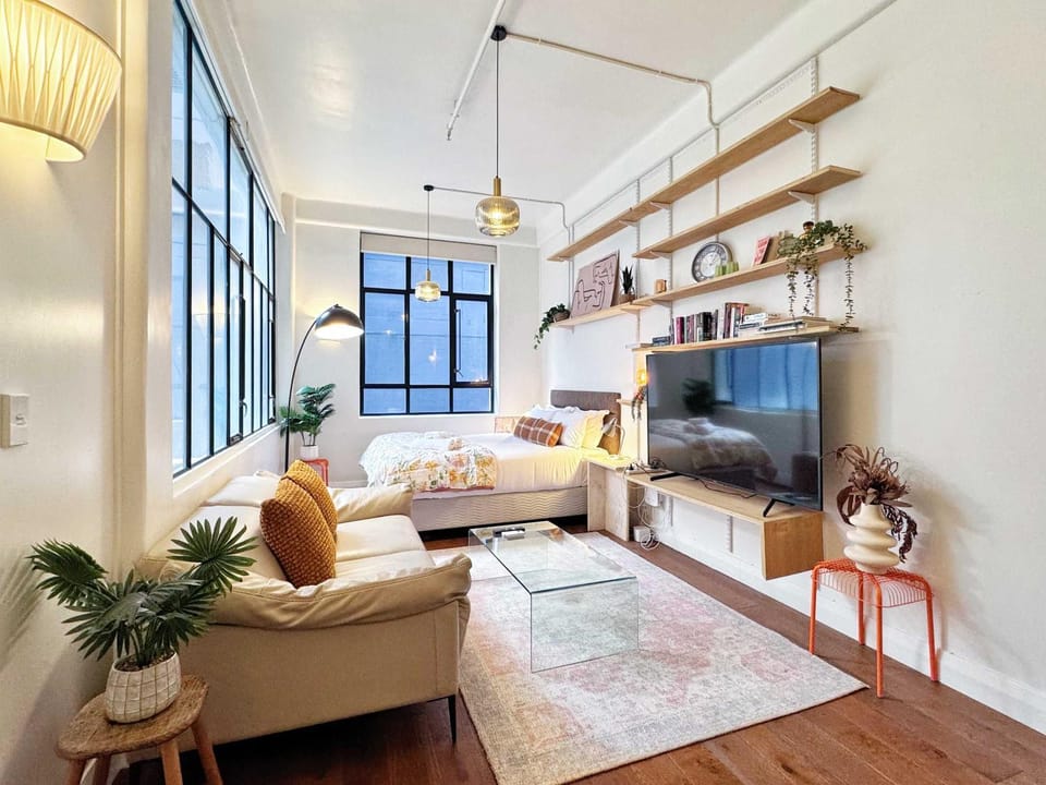 Charming City Nook Steps From Everything Queen St Apartment in Auckland
