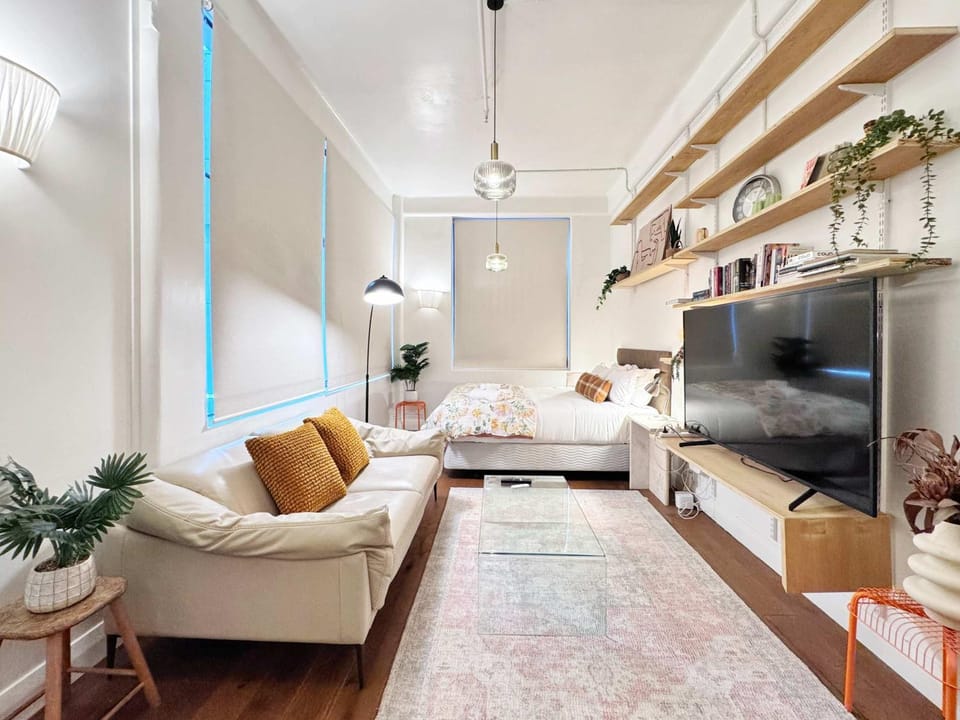 Charming City Nook Steps From Everything Queen St Apartment in Auckland