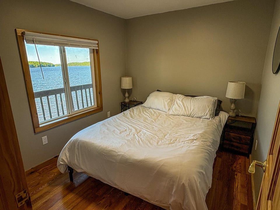 Bed, View (from property/room), Bedroom, Lake view
