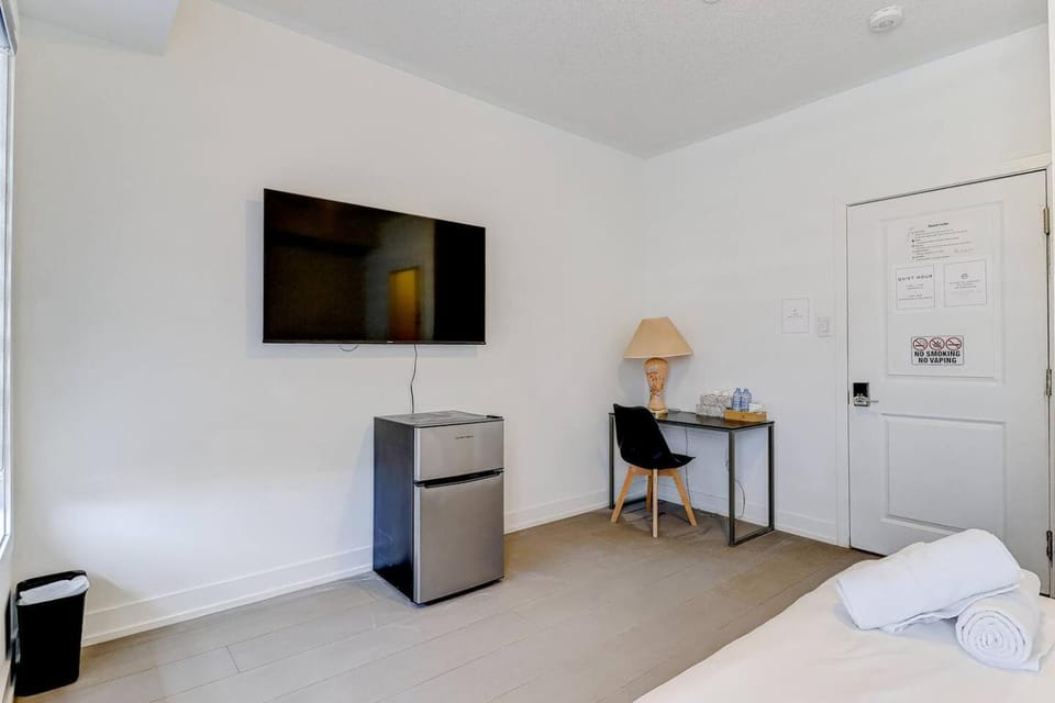 Downsview Park Luxury Townhome near Yorkdale Transit Bed and Breakfast in Toronto