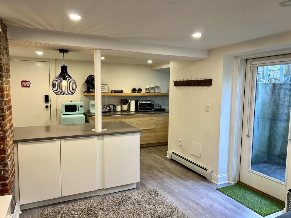 Renovated Cambridge Base Steps to Porter Sq Apartment in Somerville