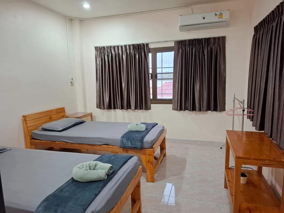 Bed, Bedroom, air conditioner