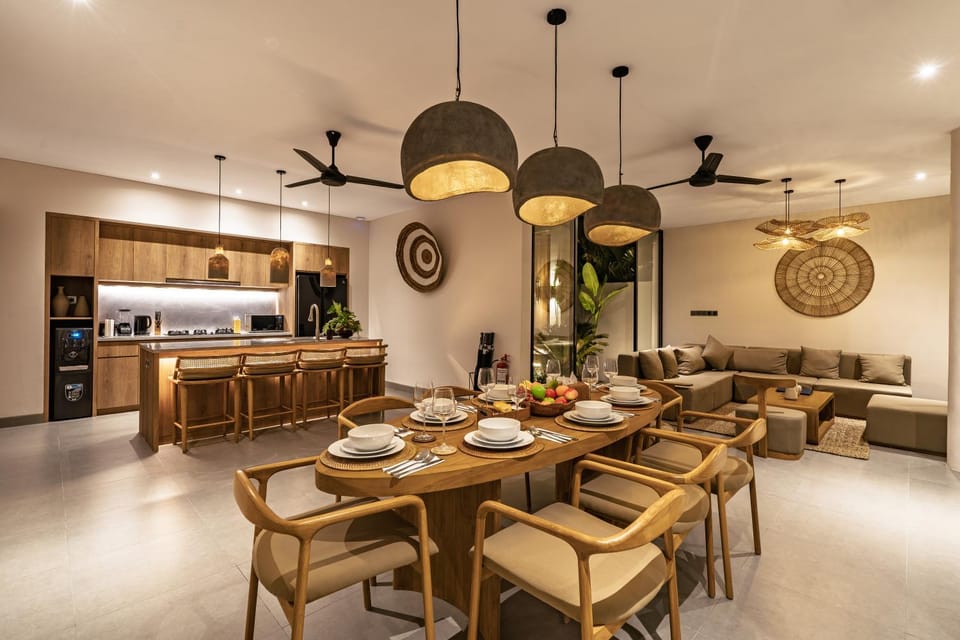 Coffee/tea facilities, Kitchen or kitchenette, Food and drinks, Seating area, minibar