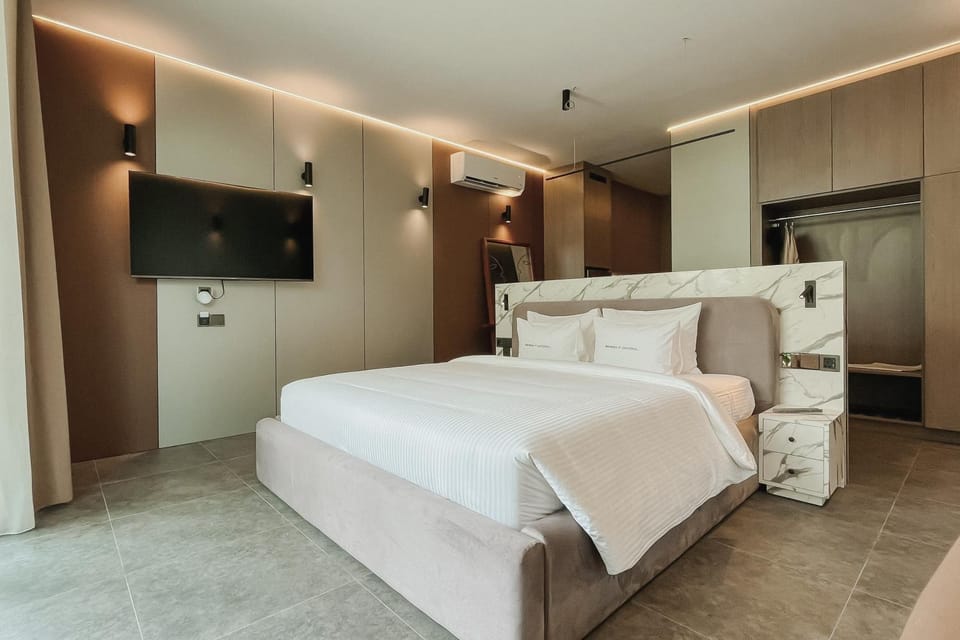 Bed, Photo of the whole room, Bedroom