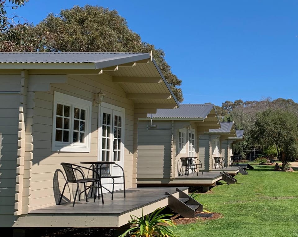 Griffith Caravan Village Campground/ 
RV Resort in Griffith