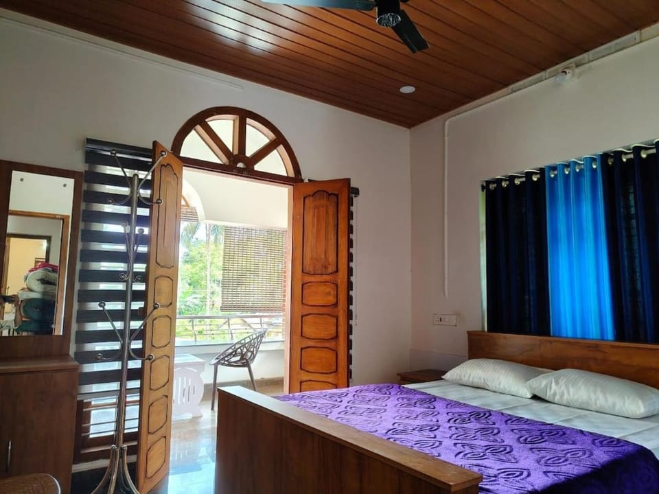 whisperingstrem's RIVER view homestay Villa in Kerala