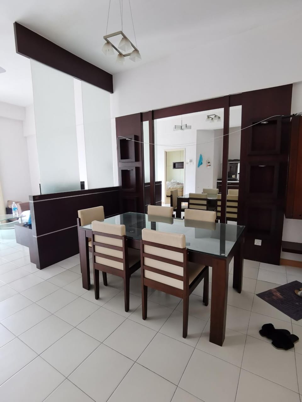 Kitchen or kitchenette, Dining area