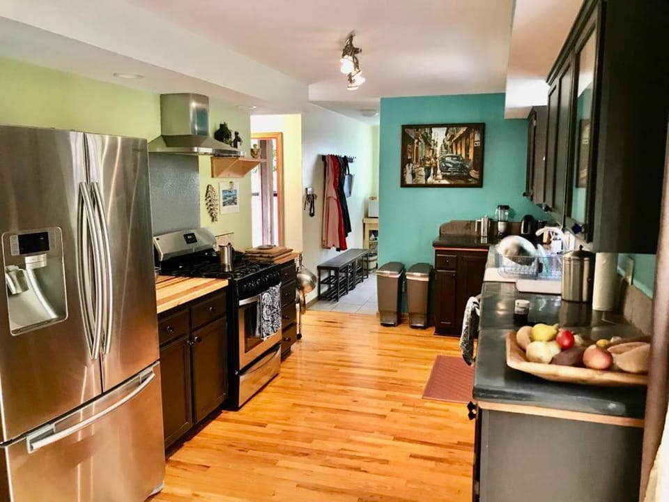 Kitchen or kitchenette, Food, dishwasher, oven, stove