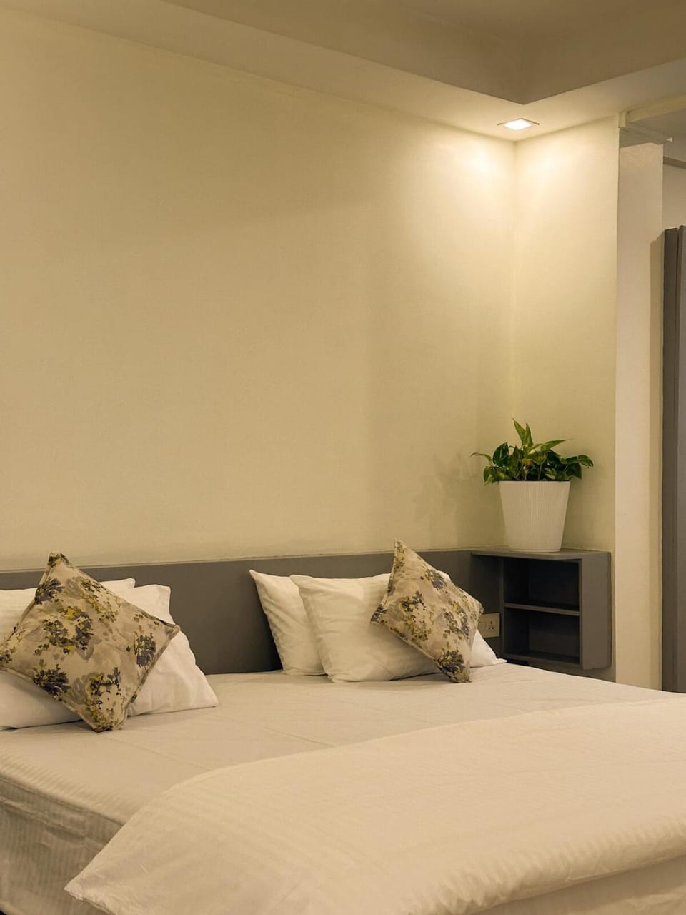 Crest By Irishighes Apartment in Kerala