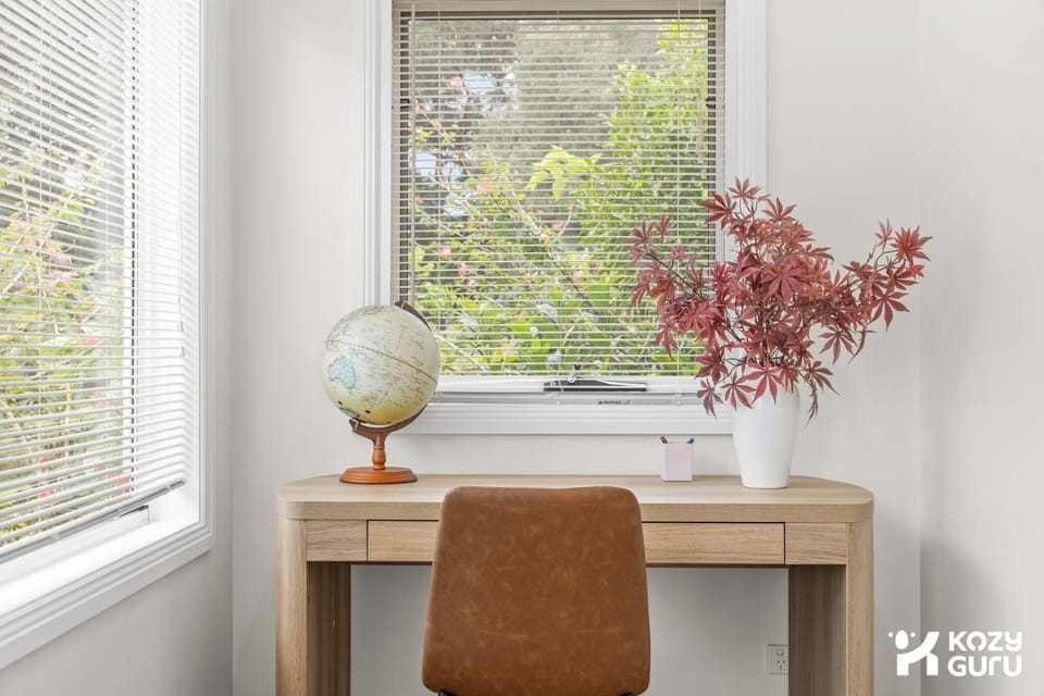 KozyGuru | Erina | Sunny Coastal Escape + Parking House in Central Coast