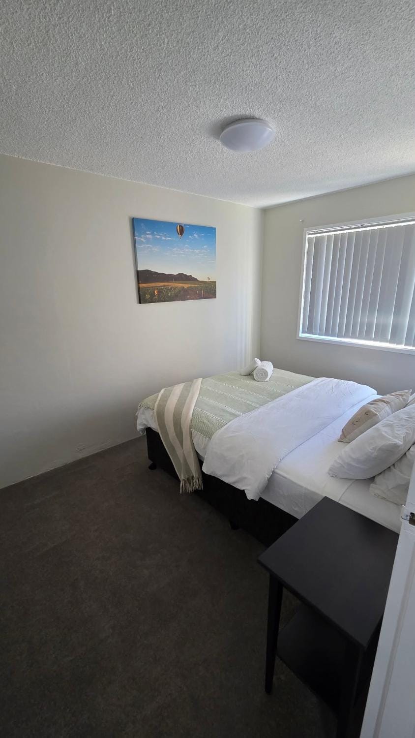 Modern Crestwood Retreat - 2BR Near Canberra City Apartment in Queanbeyan