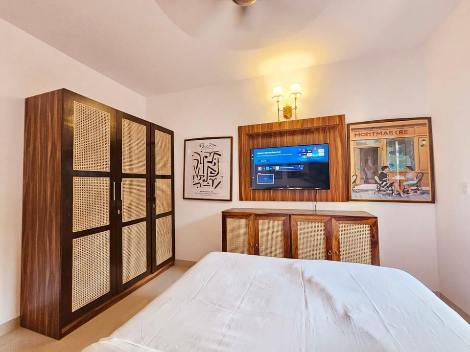TV and multimedia, Photo of the whole room, Bedroom, wardrobe