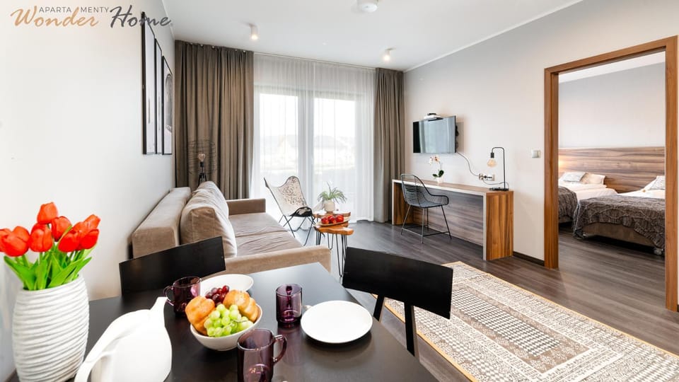 Bed, TV and multimedia, Living room, Photo of the whole room, Seating area, Dining area, Bedroom