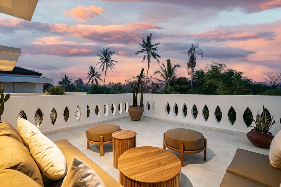 Natural landscape, View (from property/room), Balcony/Terrace, Seating area