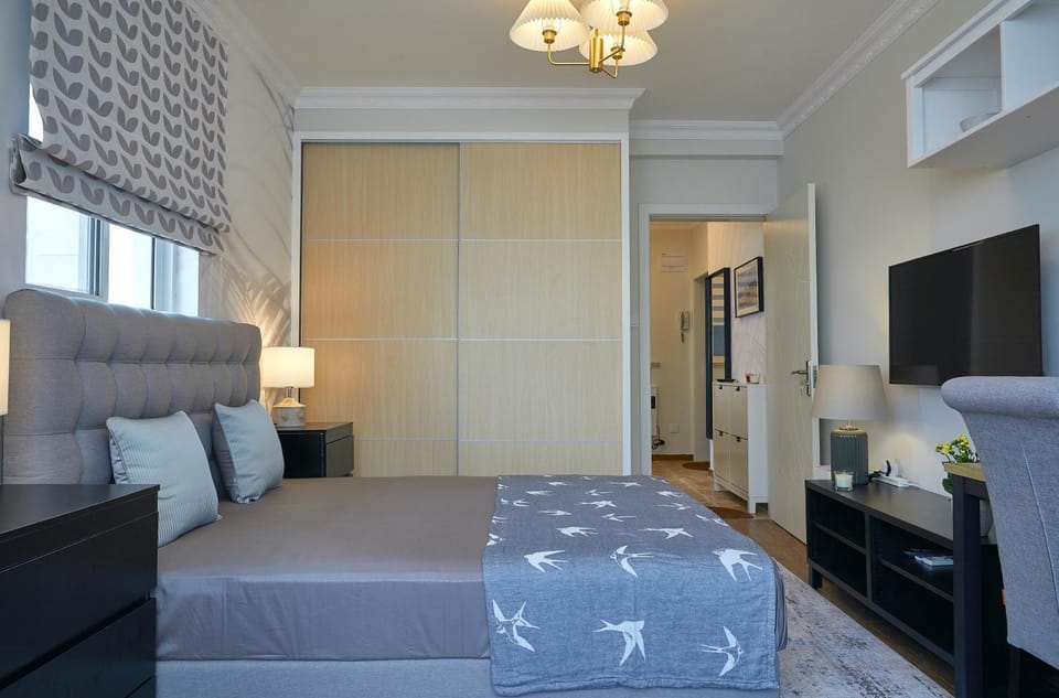 Bed, TV and multimedia, Photo of the whole room, Bedroom, wardrobe