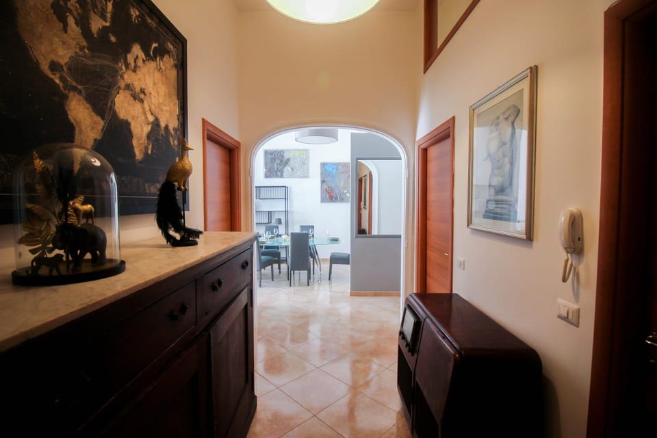 TV and multimedia, Kitchen or kitchenette, Living room, Seating area